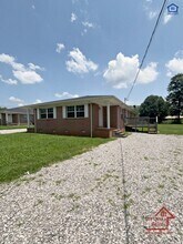 Building Photo - 207 Bermuda Dr
