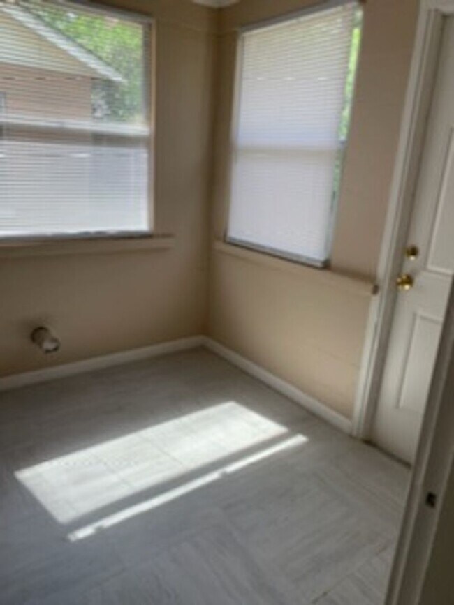 Foto del edificio - Three Bedroom One Bath