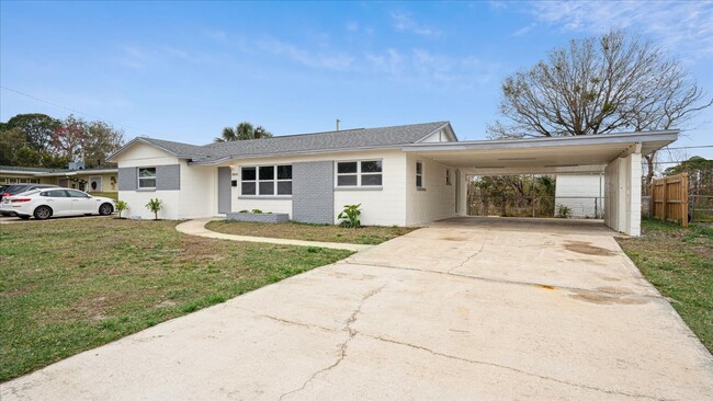 Building Photo - 4800 Key Largo Dr W