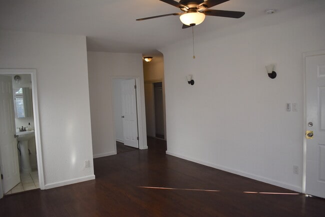Building Photo - 2818 S Bronson Ave