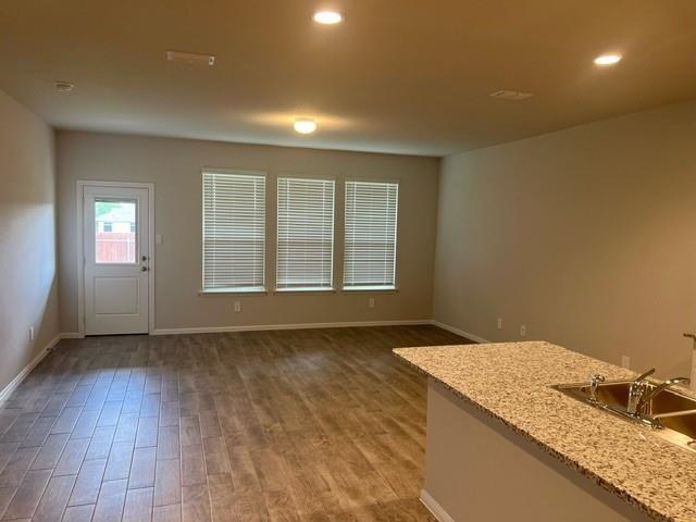 Foto del edificio - 8529 Centerboard Ln
