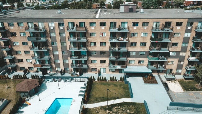 Building Photo - Domaine Mistral
