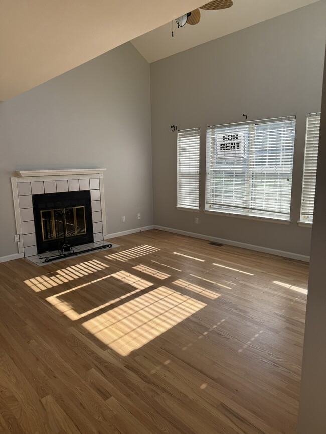Building Photo - 6741 S Ivy Way