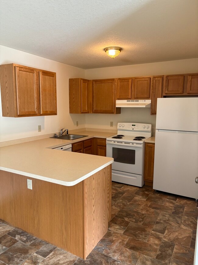 Kitchen - Colonial Apartments