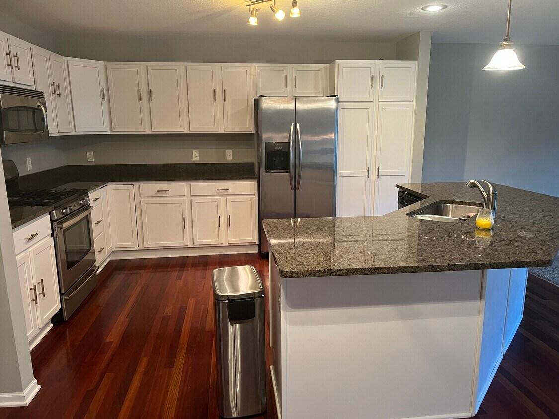Foto principal - 6934 S Park Dr