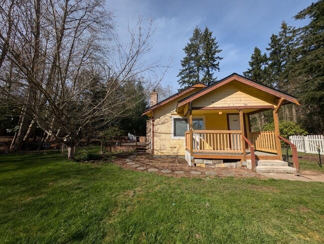 Building Photo - Charming 2 Bed Rental w Bonus Space & Loft! Available Now!