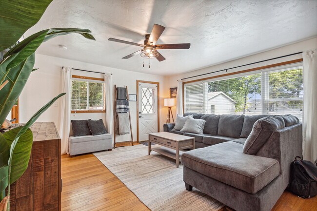 Foto del edificio - 240 Koshkonong Dr