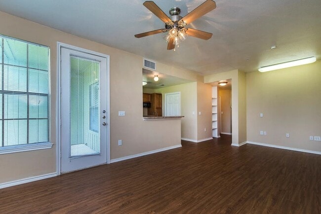 Building Photo - 13031 Pk Xing Dr