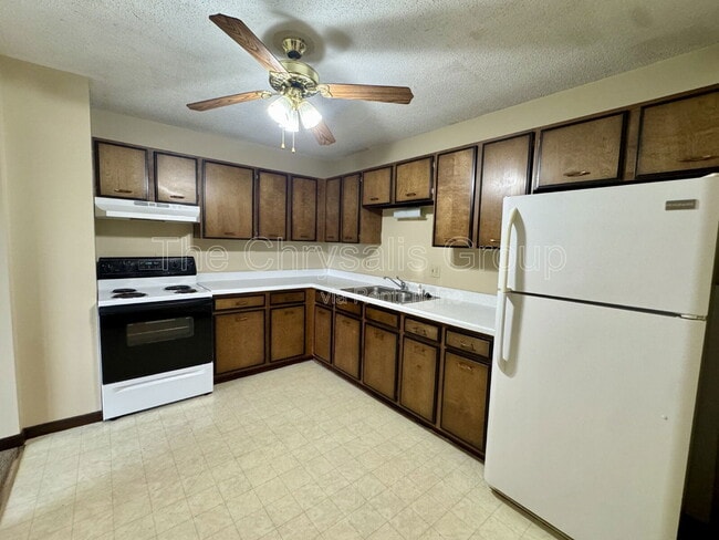 Building Photo - 445 Elm Pl