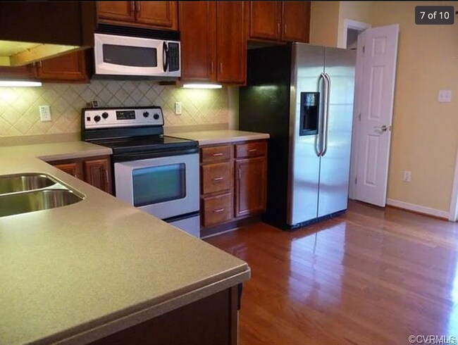 Building Photo - 845 Parkland Pl