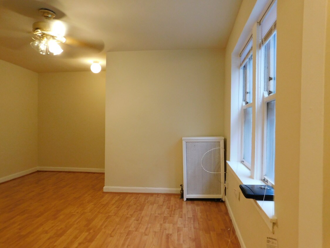Primary Photo - 633 W Deming Pl