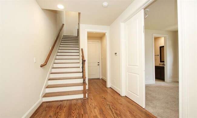 Foto del edificio - 2707 Cohn Garden Ln