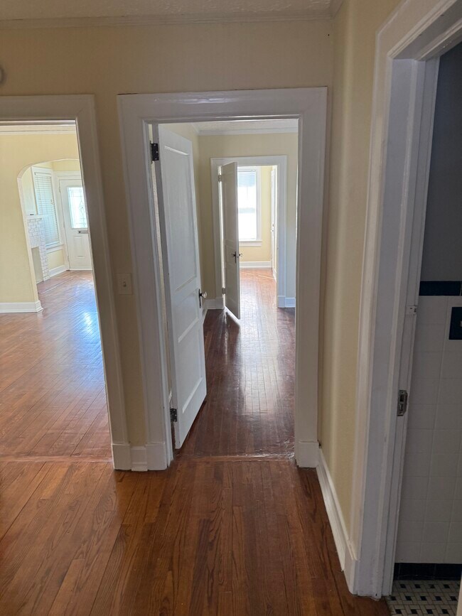 Mirando hacia la puerta principal - 2589 Park St