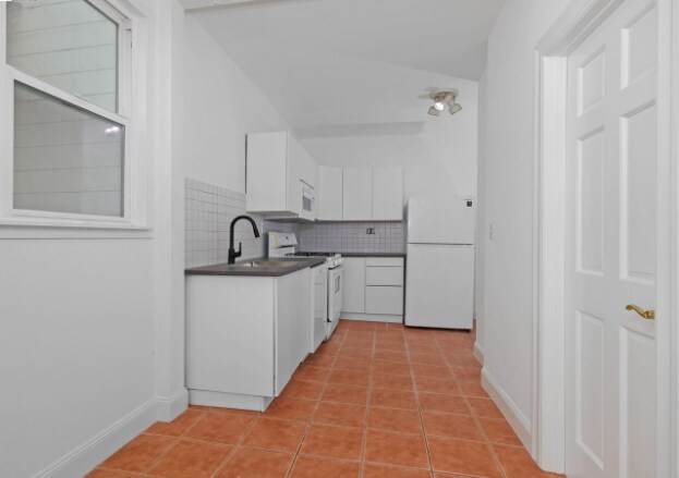 Building Photo - 164 Langton St