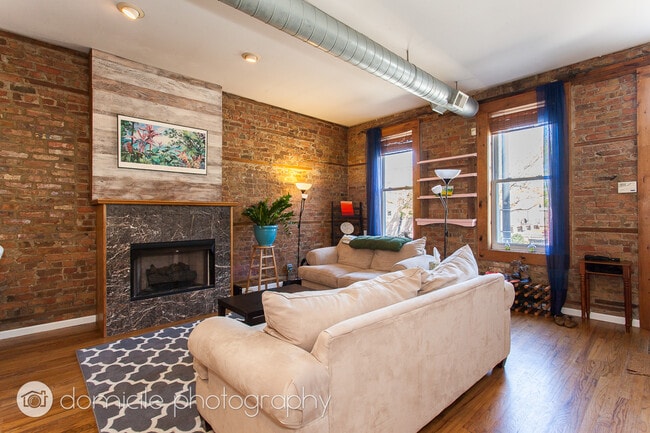 Building Photo - 1817 W Armitage Ave