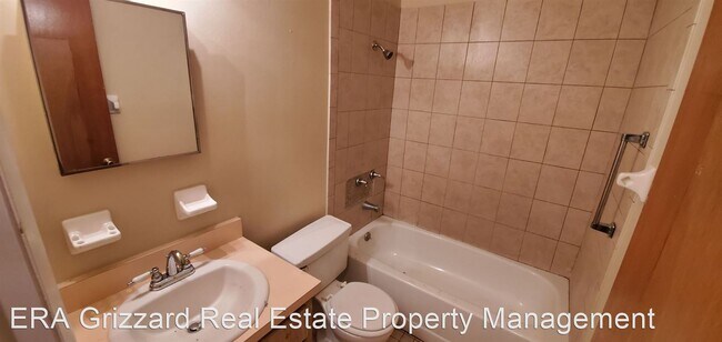 Building Photo - 3 br, 1.5 bath House - 1175 Elm Ct.