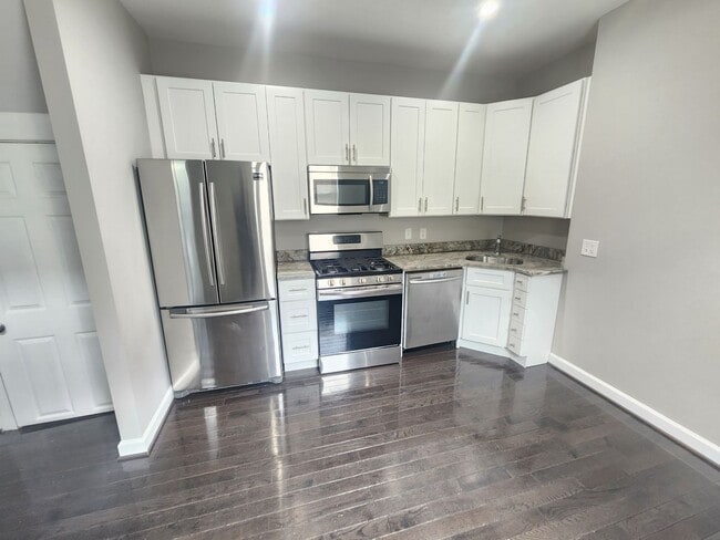 Building Photo - Beautiful Home in West baltimore