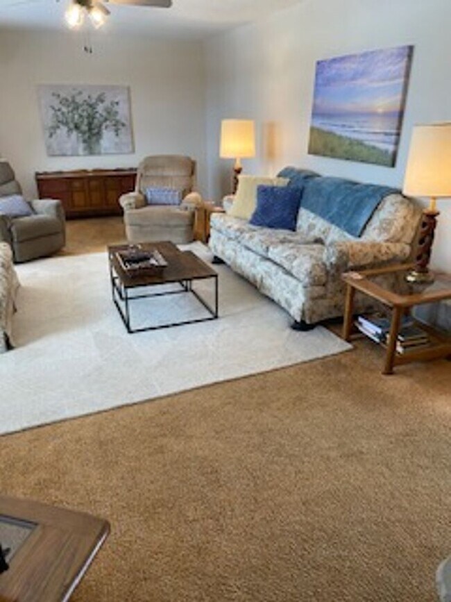 Foto del edificio - Lovely Furnished Home on Center HWY