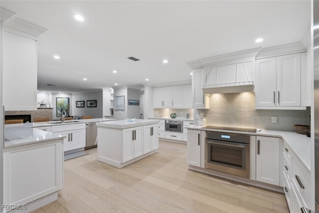Building Photo - 635 Fountainhead Ln