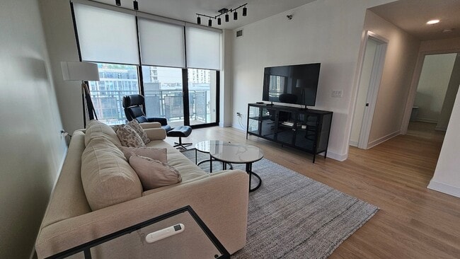 Photo - 744 N Clark St Apartment