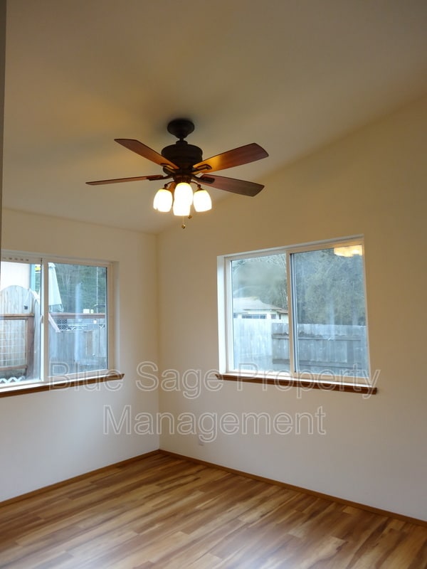 Foto del edificio - 906 E Bryson Ave