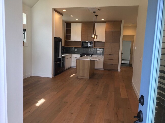 Building Photo - 145 W Heising Dr
