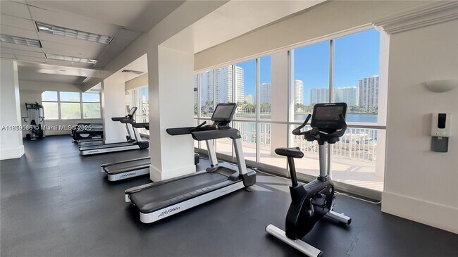 Foto del edificio - 18031 Biscayne Blvd