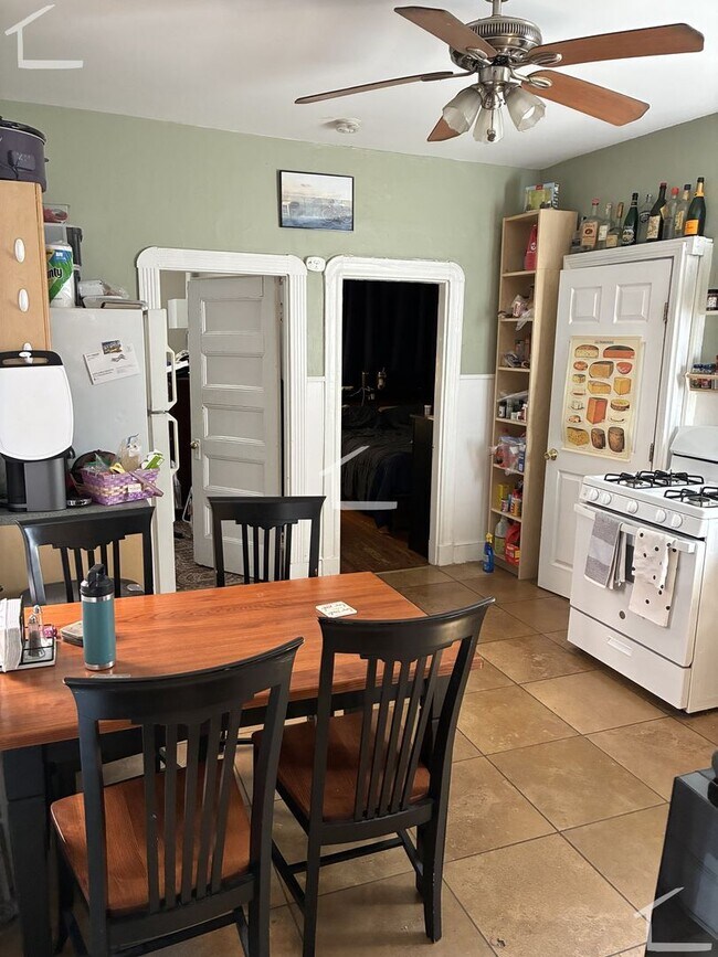 Foto del edificio - Rare 4 bed in Beacon hill....