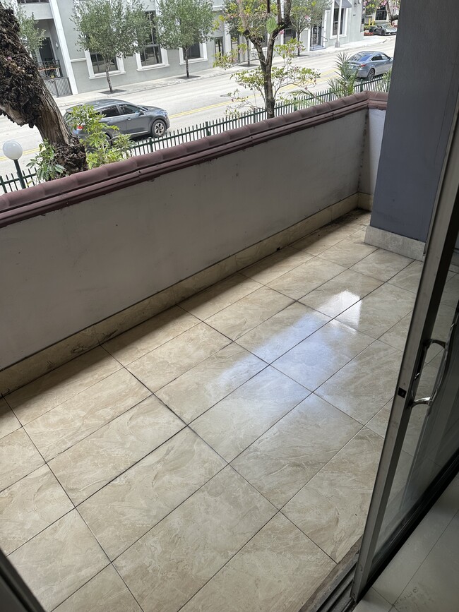 Balcón - 8101 SW 72nd Ave