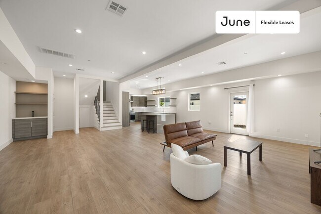 Building Photo - 5637 Riverton Ave
