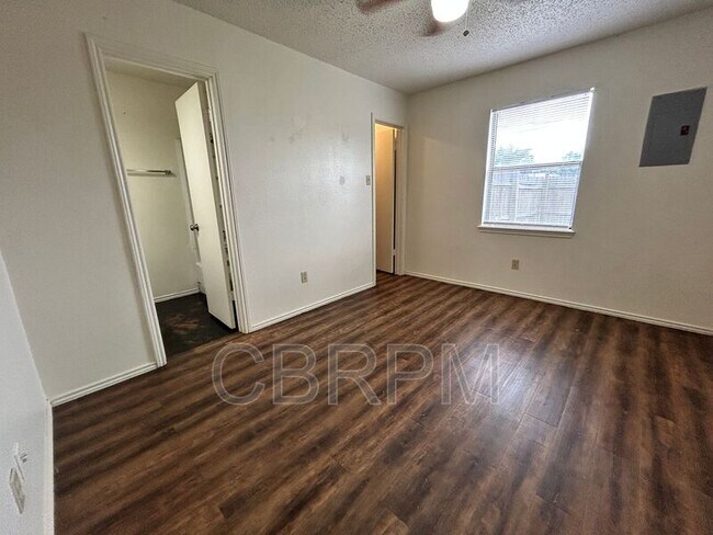 Foto del edificio - 4622 Erskine St