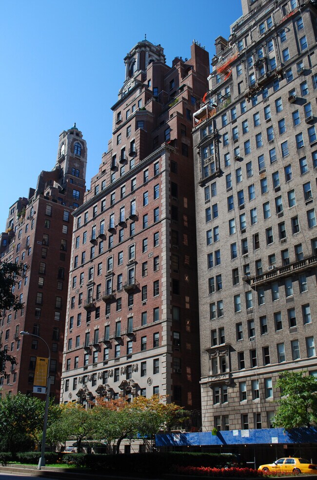 Viewed from the northeast - 778 Park Ave