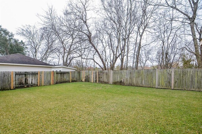 Building Photo - 2106 Blue Water Bay Dr