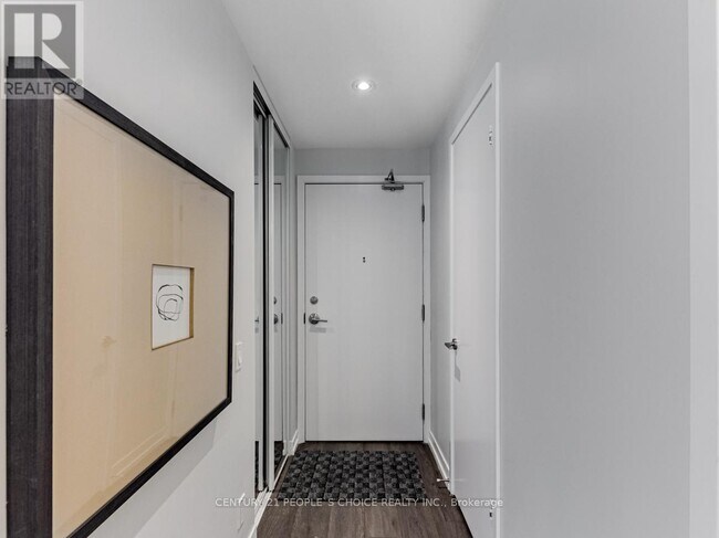 Photo du bâtiment - 898 Portage Pkwy