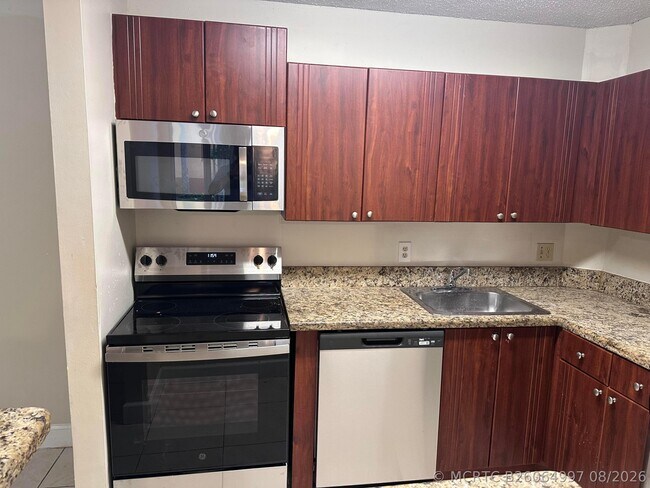 Foto del edificio - 10773 Cleary Blvd