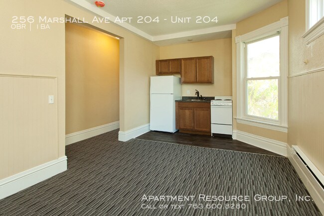 Building Photo - Amazing Cathedral Hill Studio Apartment