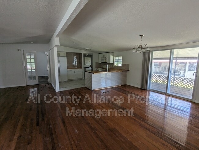 Building Photo - 34335 Lodge Dr