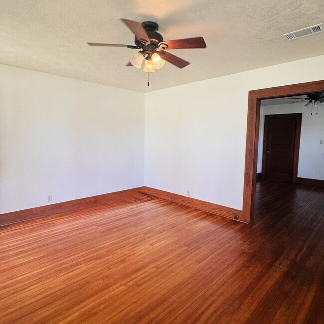 Building Photo - Spacious Single-Family Home in the Heart of Port Neches, TX