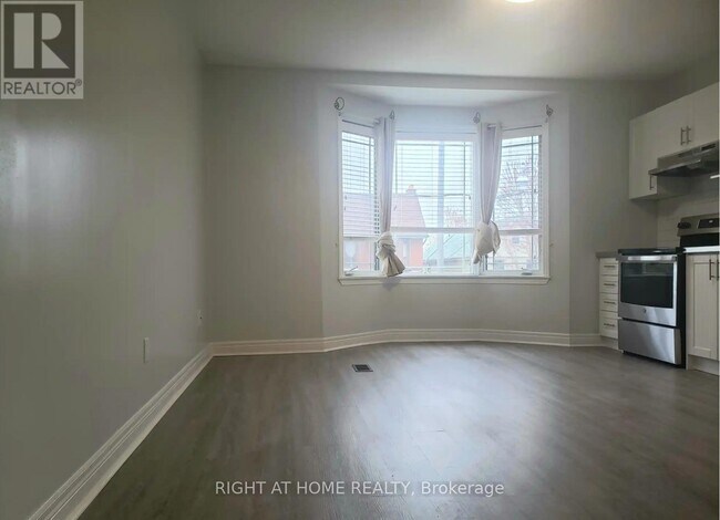 Photo du bâtiment - 984 Ossington Ave