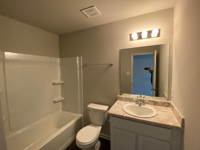 Foto del edificio - NEW  4bed/2bath Home!!!