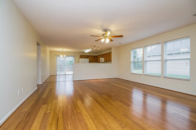 Foto del edificio - 329 Stewart Springs Dr