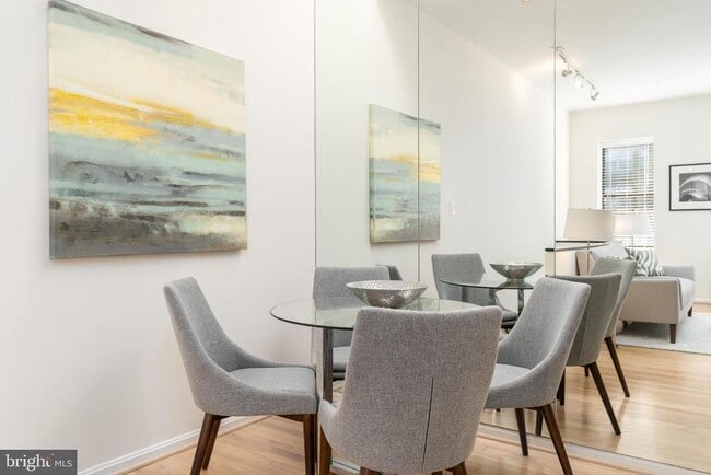 Building Photo - 1843 Mintwood Pl NW