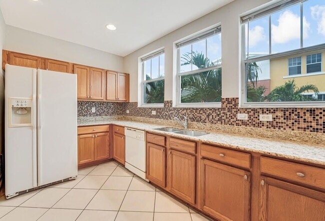 Building Photo - 1727 San Benito Way