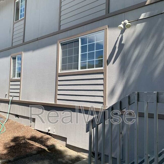 Foto del edificio - 2141 NW North Hill Dr