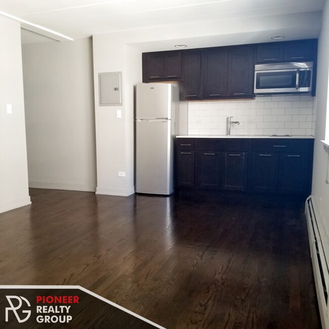 Foto del edificio - 6159 N Kenmore Ave
