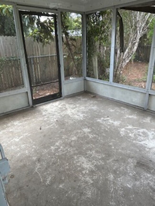 Foto del edificio - Well maintained 2/1 in a quiet neighborhood
