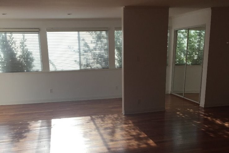 Primary Photo - 262 N Crescent Dr