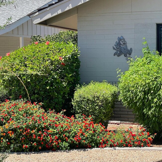 Building Photo - 1054 E Fairmont Dr