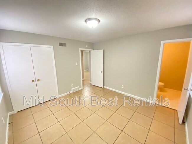 Building Photo - 494 Whitesboro Ave
