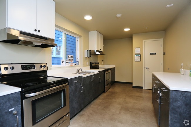 Building Photo - Cantor Studios